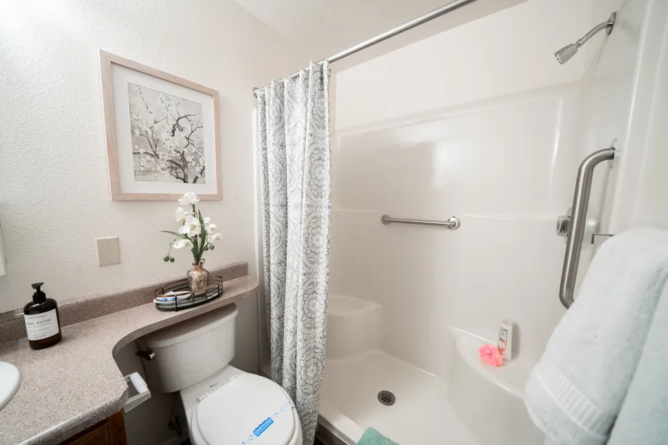 Thunderbird Senior Living, photo 6 of 33