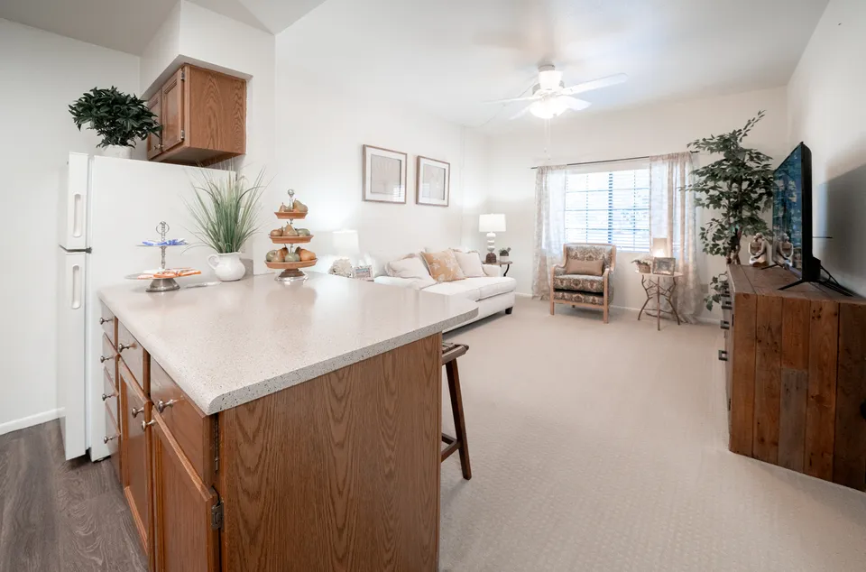 Thunderbird Senior Living, photo 7 of 33