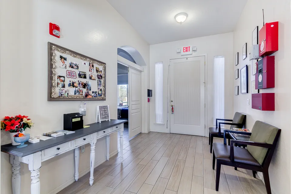Los Alamos House, photo 8 of 24