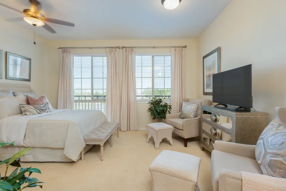 Las Palomas Senior Living, photo 3 of 32