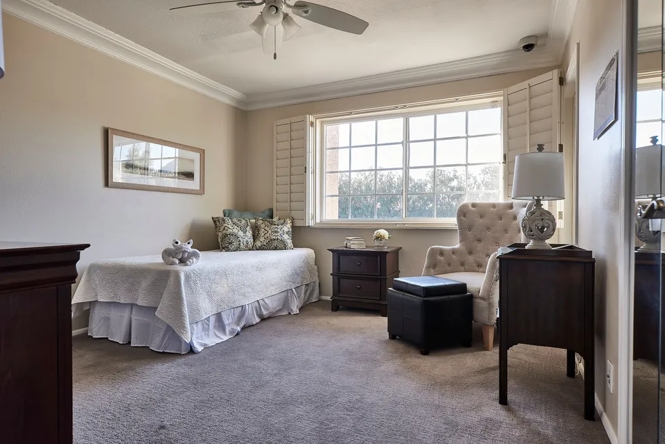 Paradise Living Centers Camelback LLC, photo 13 of 14