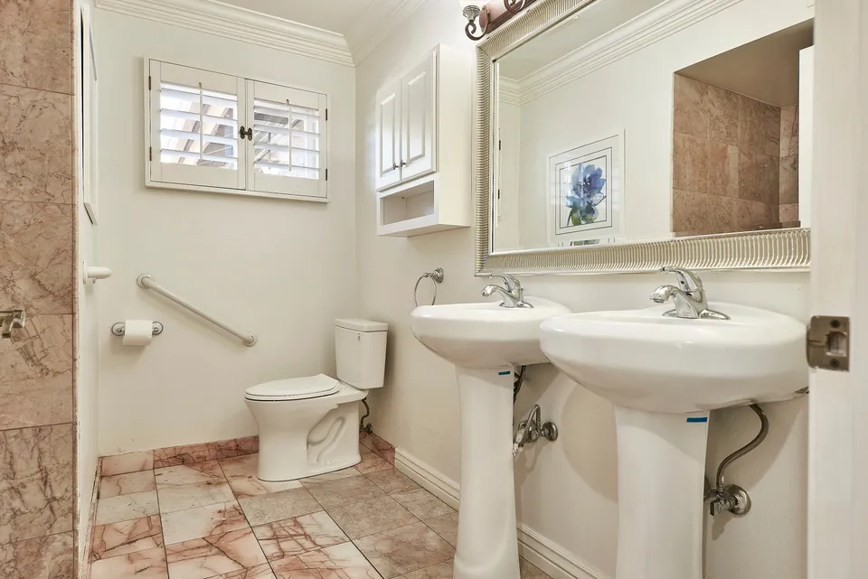 Paradise Living Centers Camelback LLC, photo 7 of 14