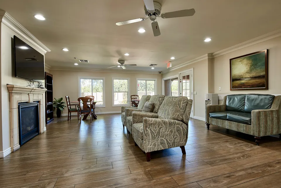 Paradise Living Centers Camelback LLC, photo 9 of 14