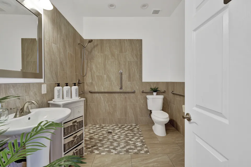 Mariposa Grande Senior Living, photo 12 of 20