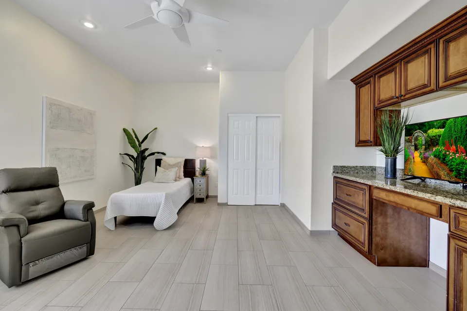Mariposa Grande Senior Living, photo 2 of 20