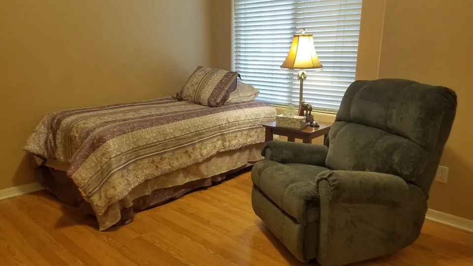 Desert Pond Assisted Living II, photo 2 of 9