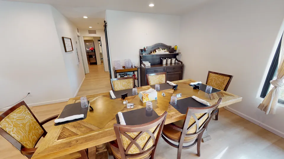 Heritage Oaks Assisted Living Residence, photo 4 of 39
