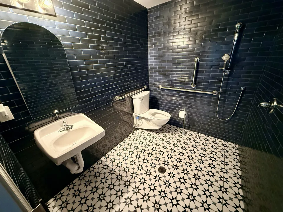 Heritage Oaks Assisted Living Residence, photo 9 of 39