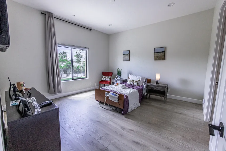 Torbrook Luxury Assisted Living, photo 5 of 32
