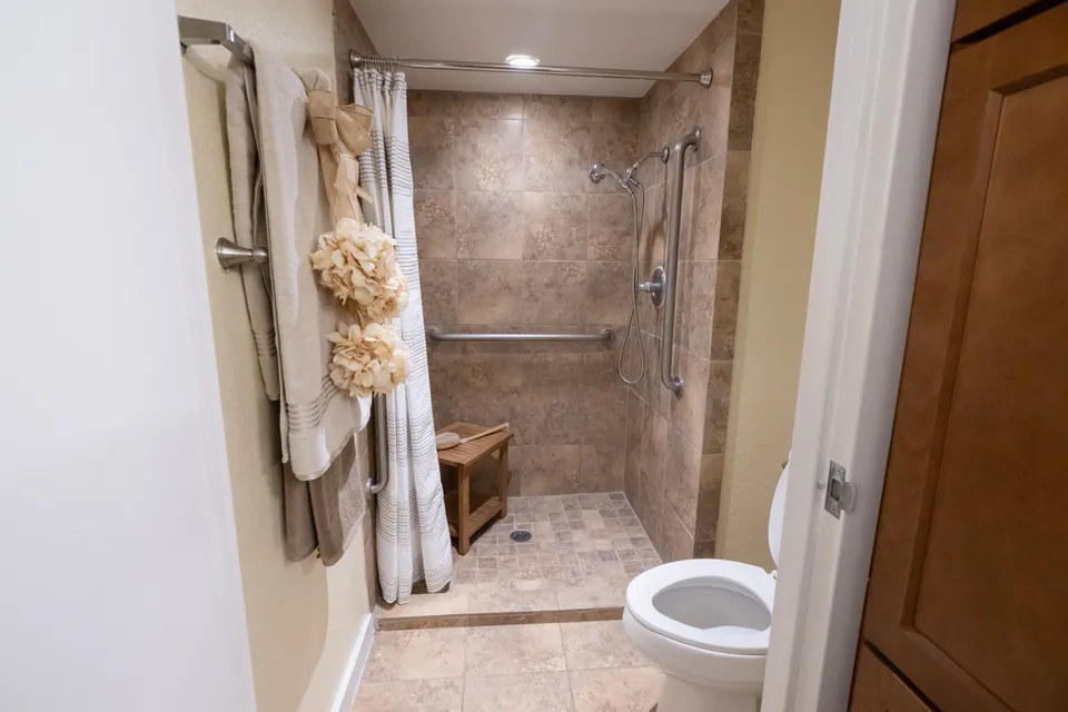 Bella Vista Senior Living, photo 11 of 33