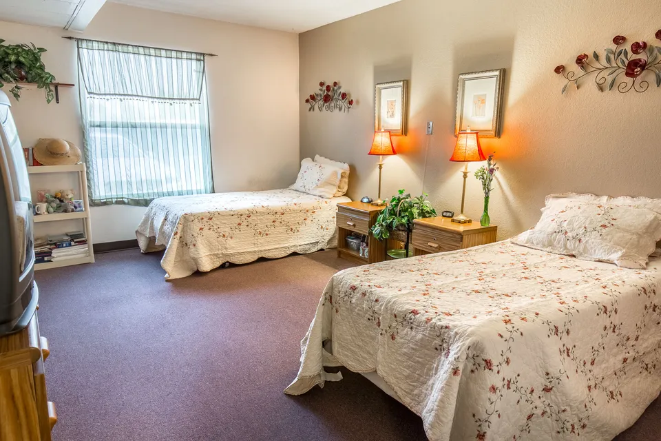 Encanto Palms Assisted Living, photo 2 of 16