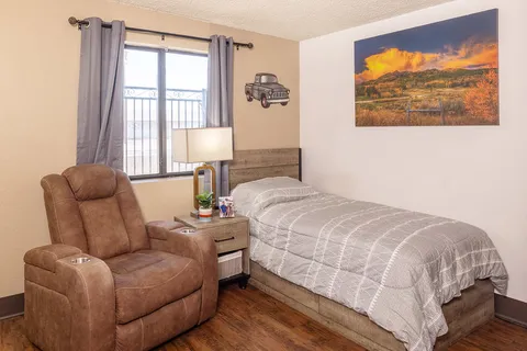 Encanto Palms Assisted Living, photo 6 of 16