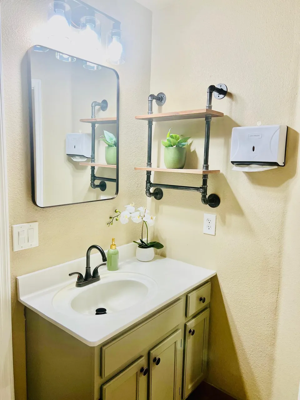 Compassionate Manor Assisted Living, photo 2 of 30