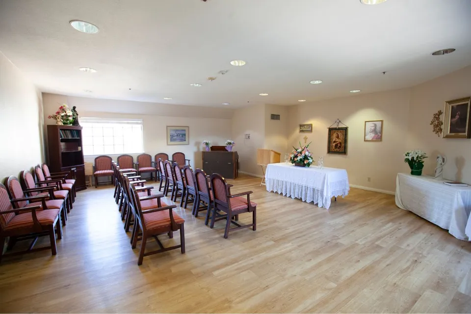 Grand Court Senior Living, photo 10 of 38