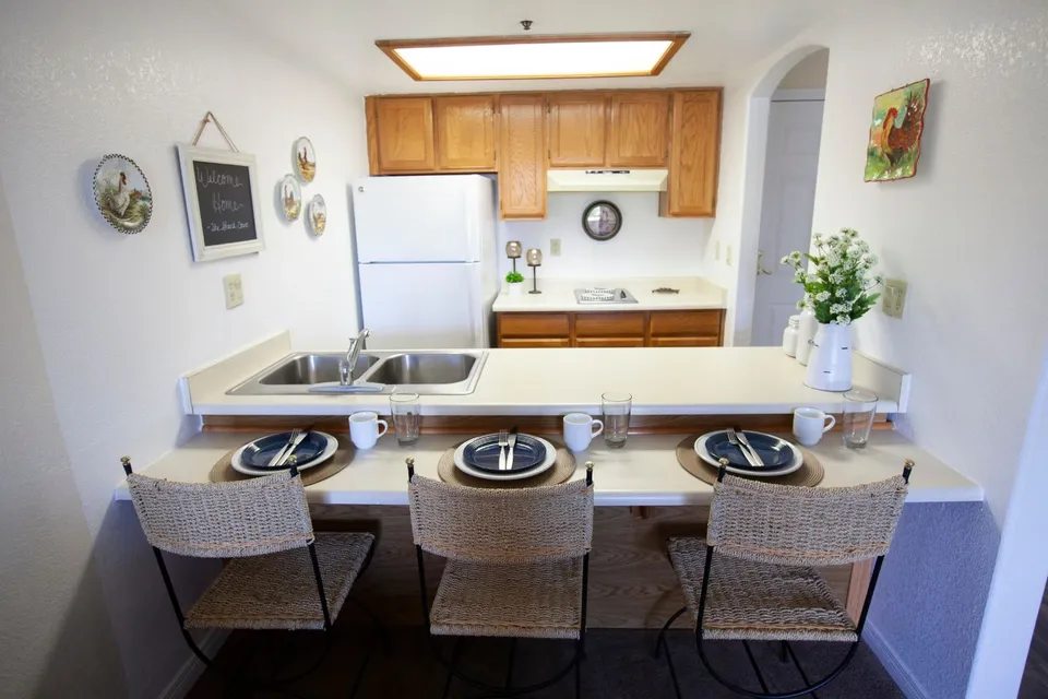 Grand Court Senior Living, photo 11 of 38