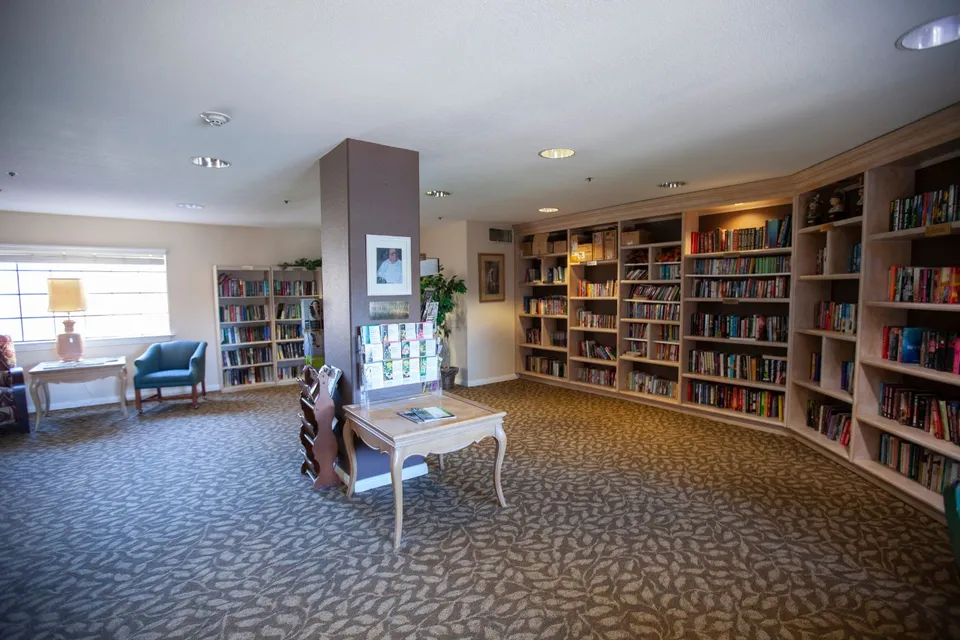 Grand Court Senior Living, photo 7 of 38
