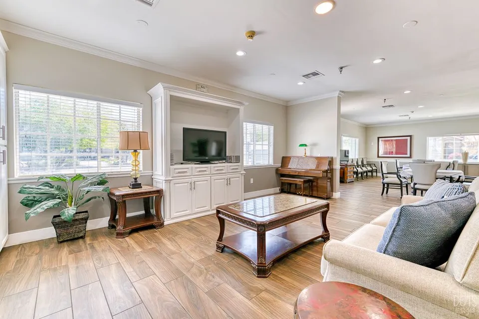 Paradise Valley Senior Living, photo 11 of 25