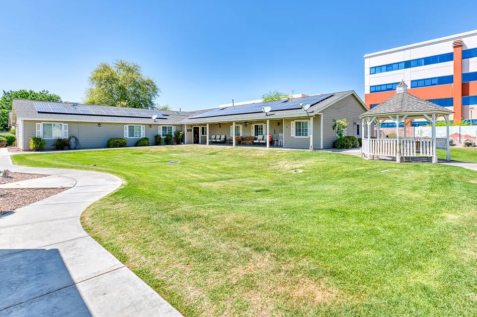 Paradise Valley Senior Living, photo 17 of 25