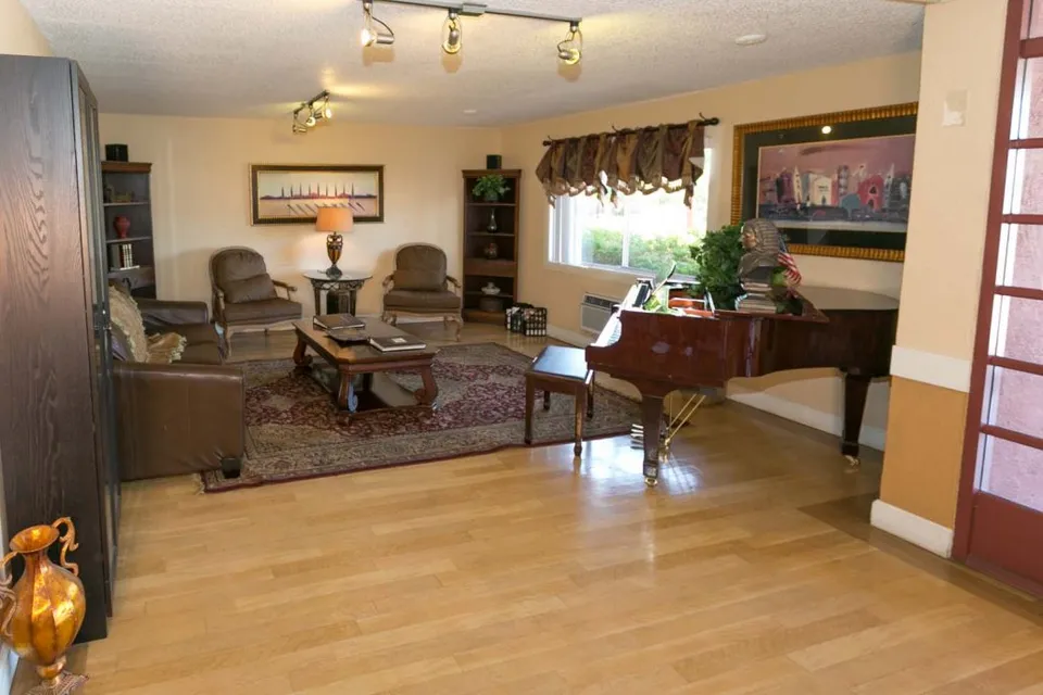 Rose Court, photo 4 of 22