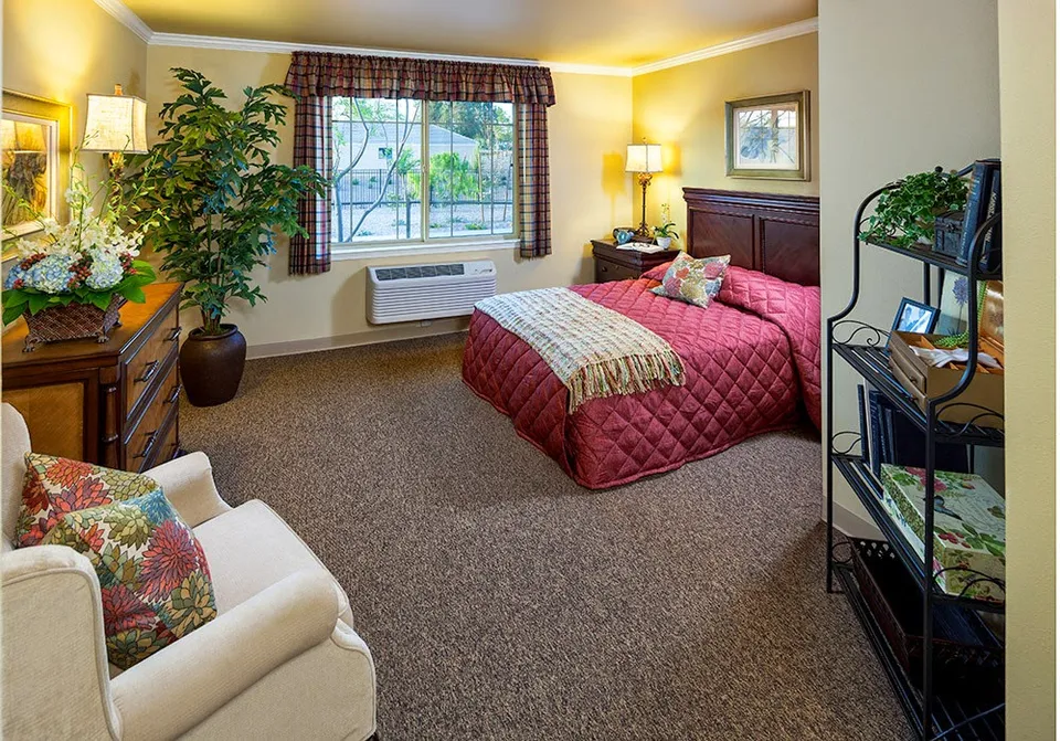 Amber Creek Inn, photo 3 of 12