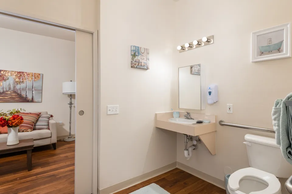 Sierra Del Sol Senior Living, photo 27 of 40