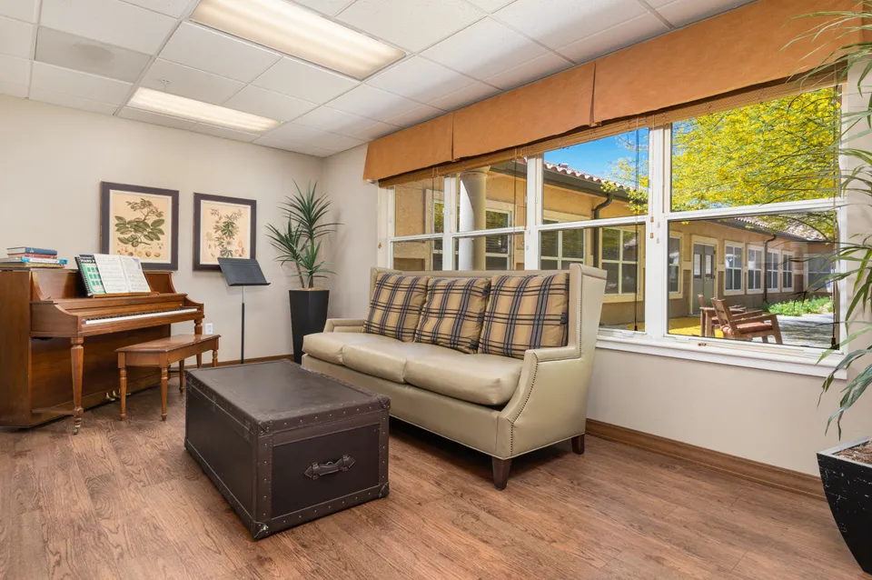 Sierra Del Sol Senior Living, photo 3 of 40