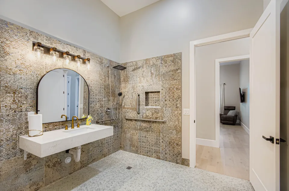 Planada Royal Care Assisted Living, photo 3 of 20